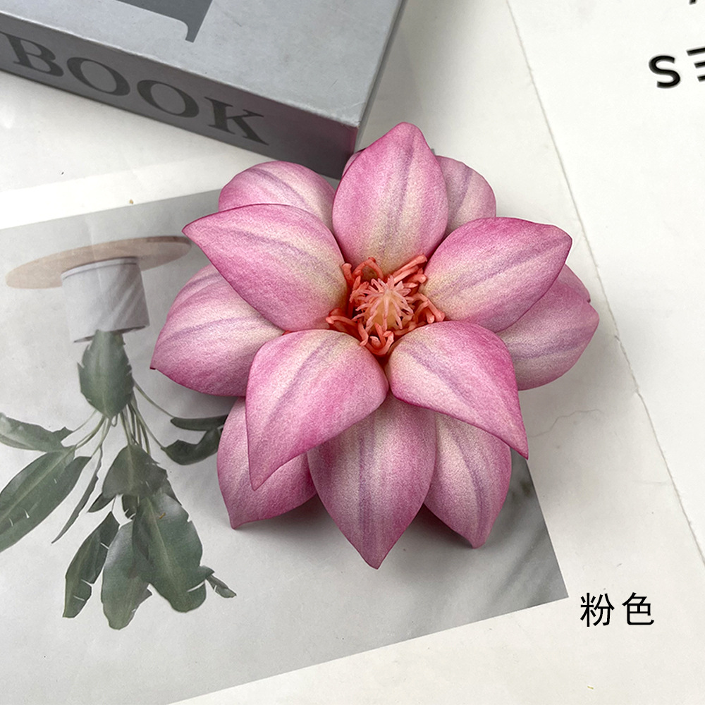 Simulación de flores eva mano