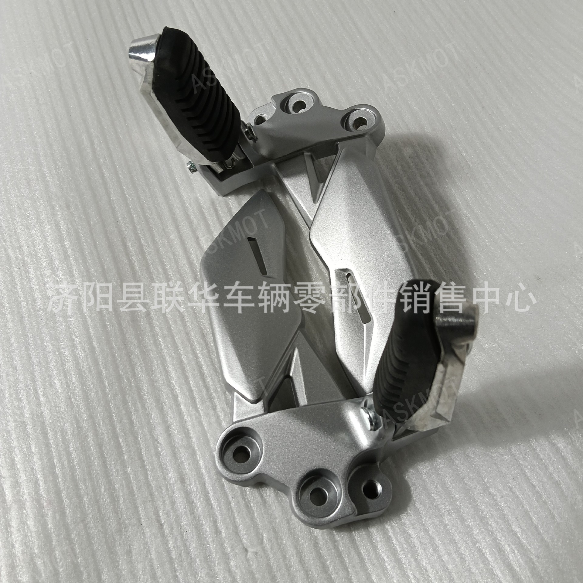 Suitable for Suzuki Gixxer 150 Motorcycle Front and Rear Left and Right Footrests, Foot Pedals, Complete Set of Accessories