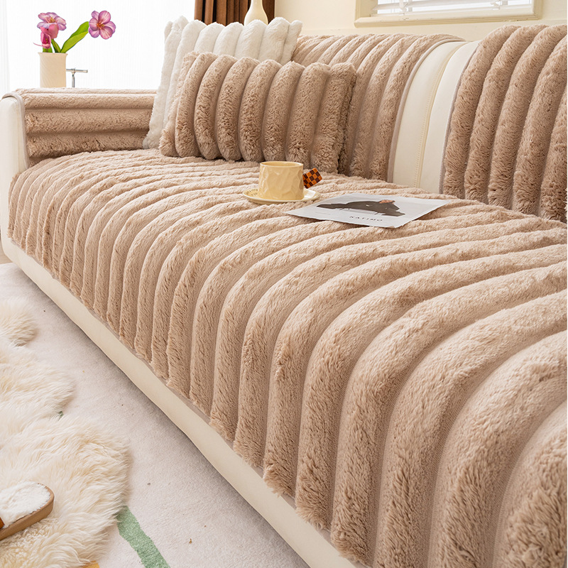 Otoño e invierno peluche cojín de sofá toalla 2025 nuevo estilo rojo ligero de lujo de alto nivel sensación de aire crema fija cojín antideslizante