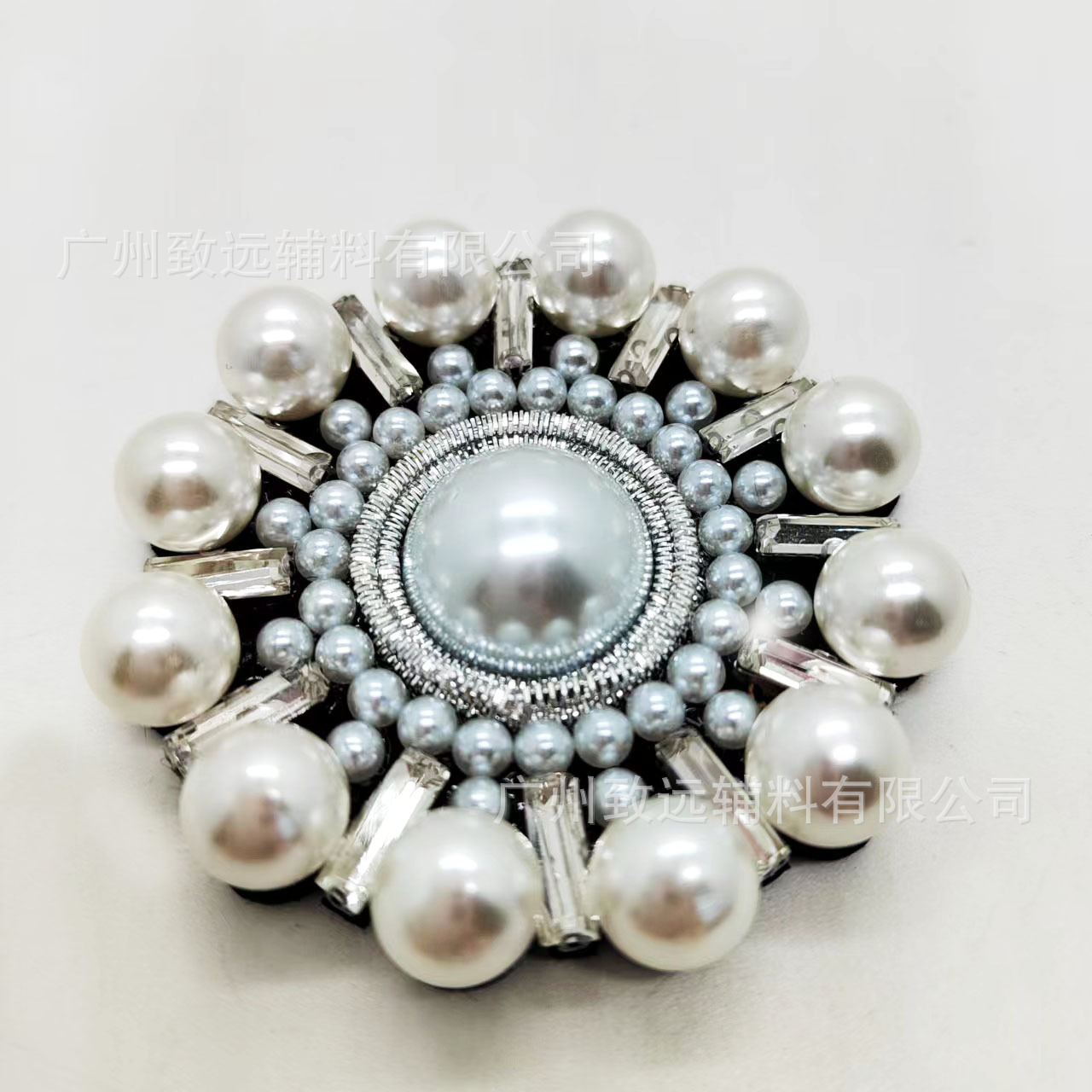 Venta directa de fábrica de nuevos broches de perlas y diamantes de imitación con forma de flor, parches de tela con cuentas hechos a mano para zapatos, vestidos, bolsos, pantalones y accesorios de calzado. image 7