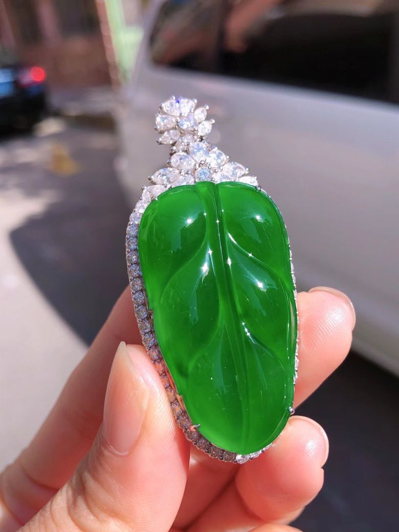 Mặt dây chuyền ngọc bích cây lá băng băng chứng nhận chính hãng Miến Điện dát vàng xanh hoàng đế chi tiết 3