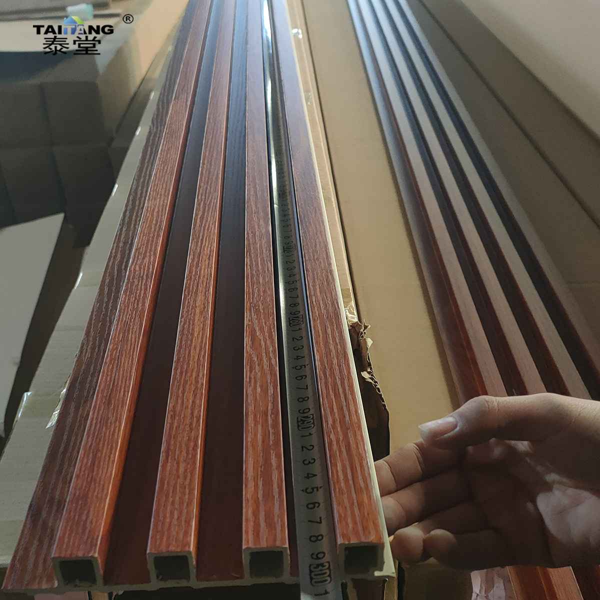 Venta directa de fábrica al aire libre de plástico de madera cerca rejilla PVC ignífugo impermeable tablero de pared rejilla de madera de plástico tablero de gran muralla