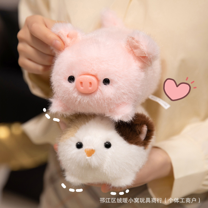 Pingüino, panda, muñeca, mapache, elefante, gato, conejo, mesa de juguetes de peluche con muñecas de tamaño pequeño