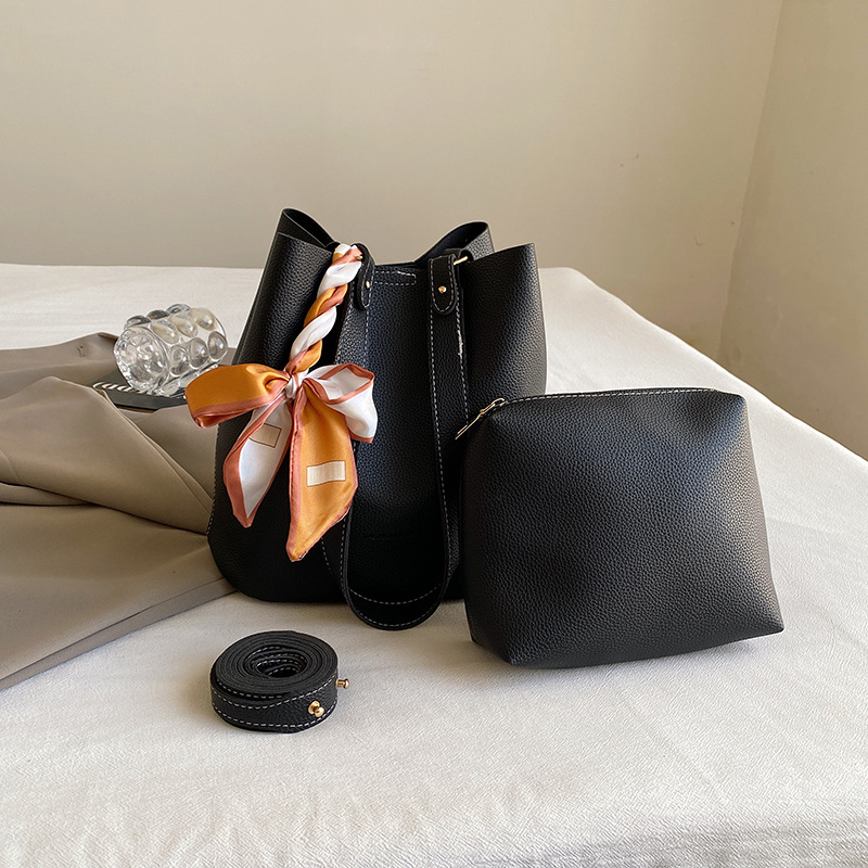 Bolso para mujeres 2024 nuevo otoño invierno alta sensación de bolso de hombro de gran capacidad de viaje bolso de cubo de agua bolso de mochila universal