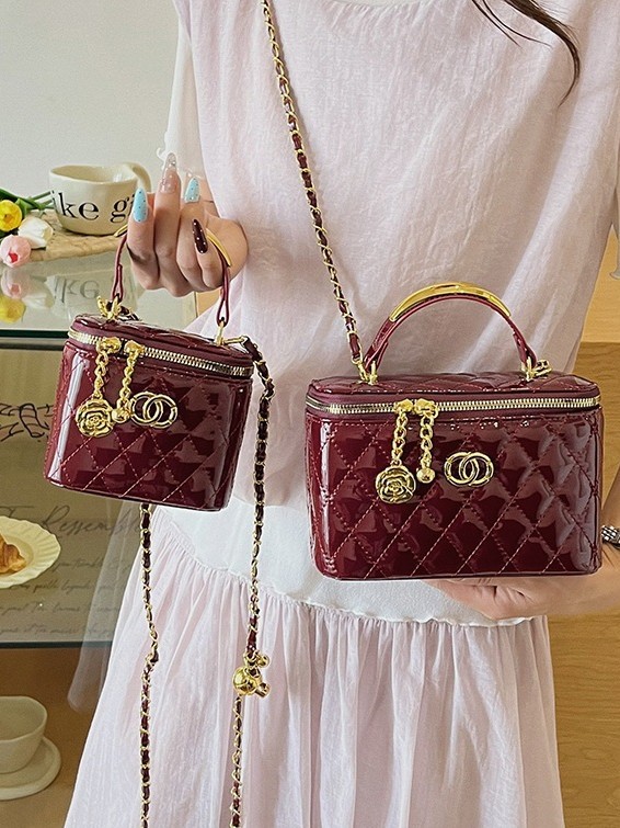 Bolso de mujer caja de mano de verano bolso pequeño 2026 nuevo estilo de alto nivel sensación pequeña fragancia estilo diamante cadena mochila