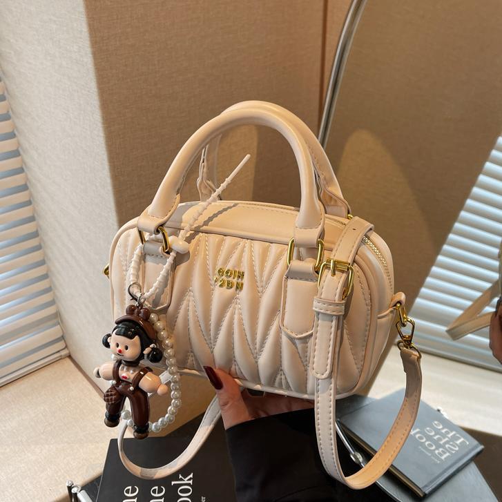 Bolso de bolos portátil de moda de hilo de bordar para mujer 2025 nuevo bolso de hombro plisado de todo fósforo de moda bolso cuadrado pequeño de sentido avanzado