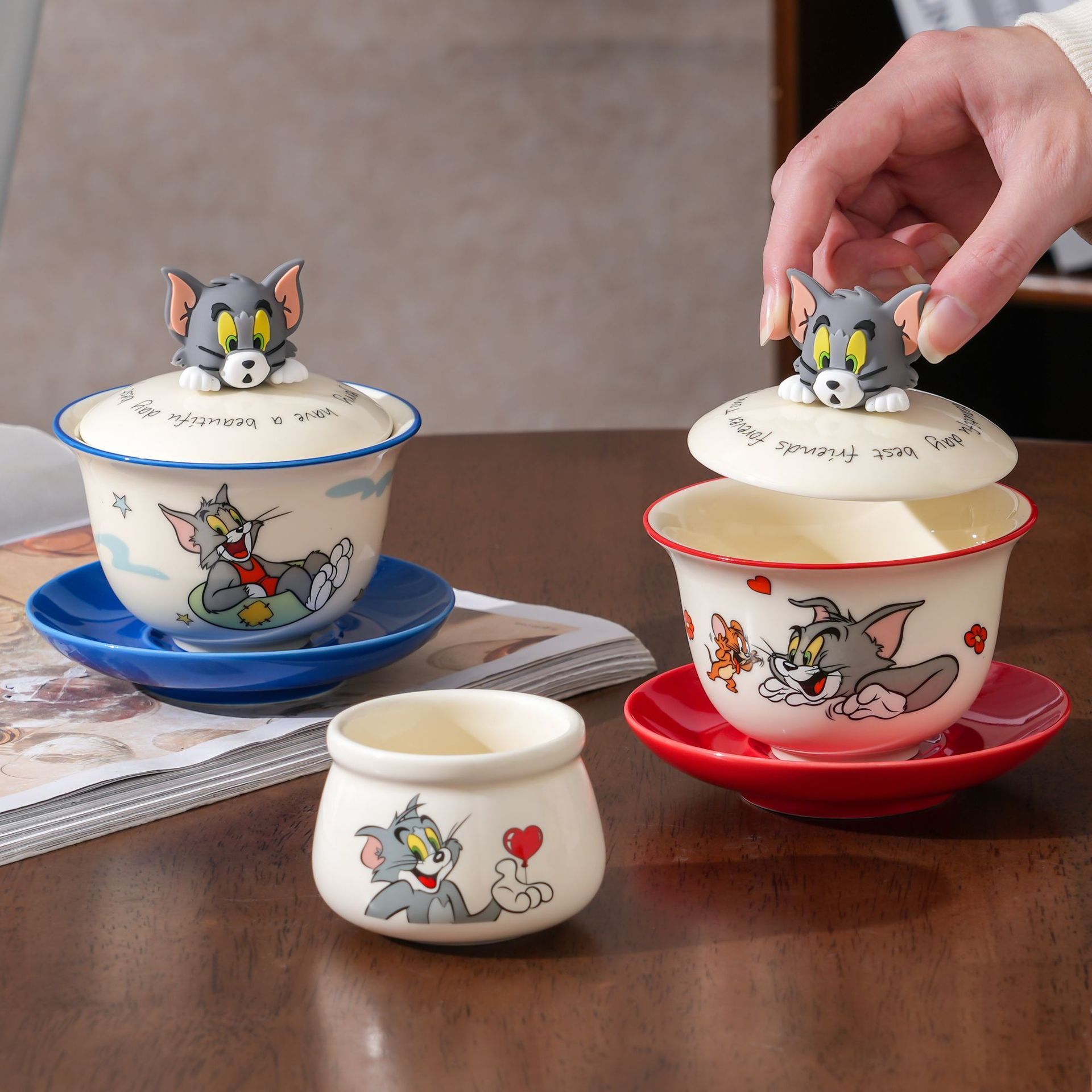Juego de té de cerámica de marca compartida de gato y ratón, nueva caja de regalo de alto valor, té de Kung Fu para el hogar, taza de té gaiwan, regalo a mano