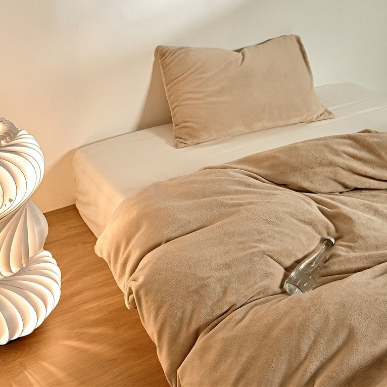 高品質の純色230gの牛乳の絨毯の布団カバー