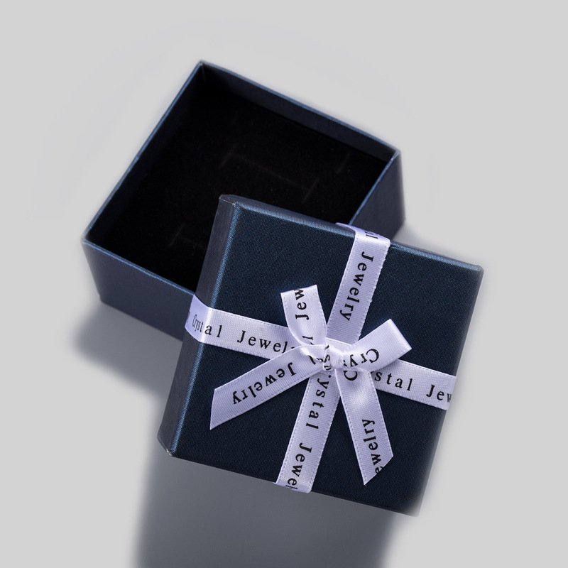 Ouyang Nana pequeño libro rojo plantación de hierba red roja PE película joyería caja de exhibición de almacenamiento collar de anillo de plata joyería curado