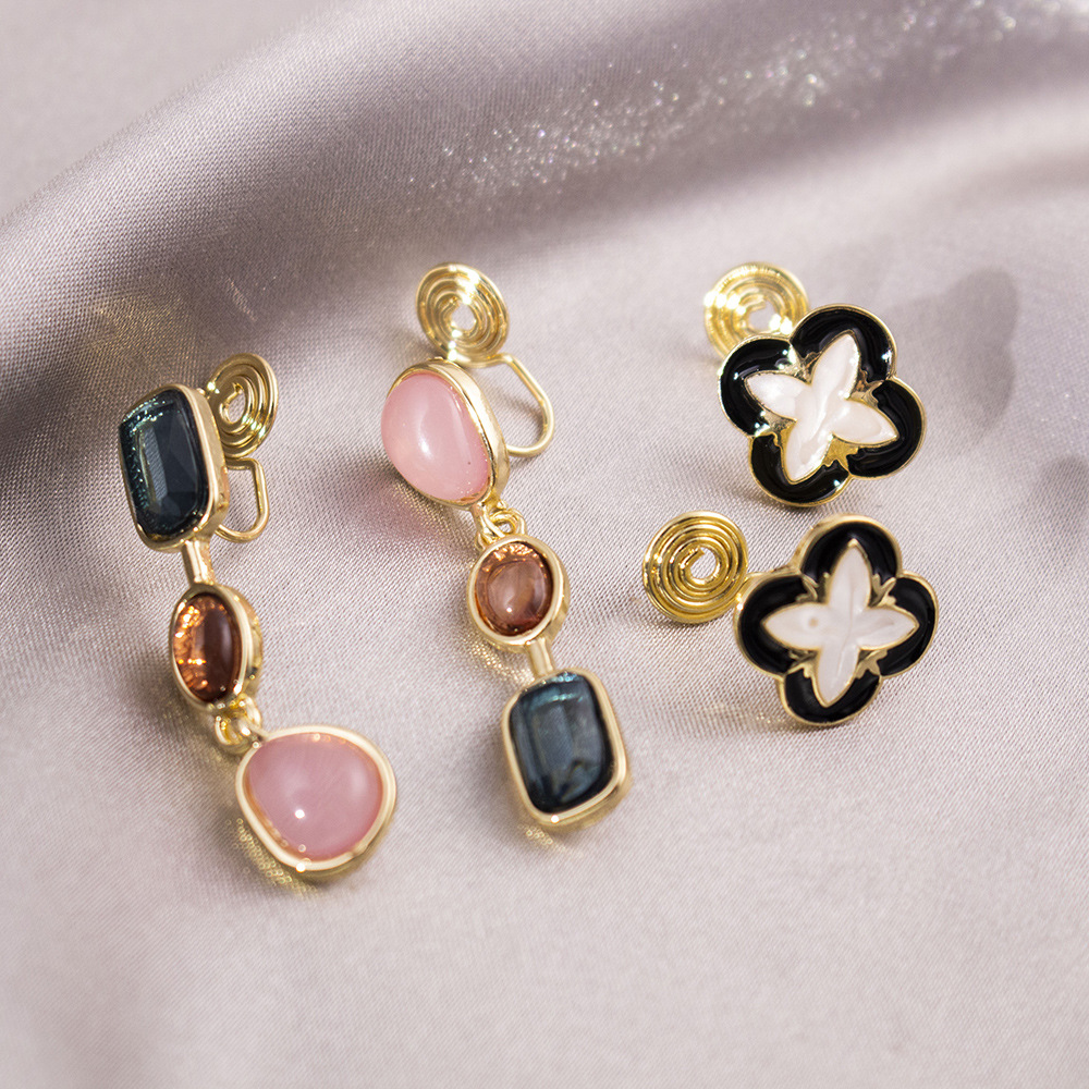 Lujo ligero, incienso pequeño, placa de incienso para mosquitos, pinzas para las orejas, pendientes de nicho para mujeres sin orejas perforadas, pendientes simples, compactas y versátiles de Yiwu al por mayor