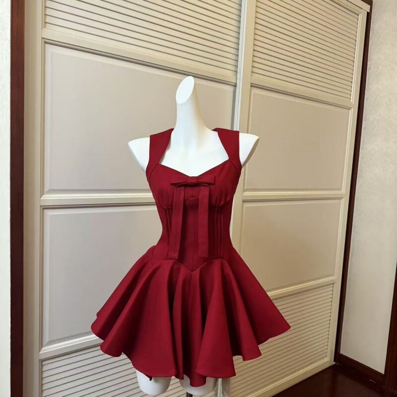 Fashionable 4m Princess Dress with Bow, Elegant Sleeveless Waist-Cinching Dress, Bei Wei Wei Red Dress Fashionable 4m Princess Dress with Bow, Elegant Sleeveless Waist-Cinching Dress, Bei Wei Wei Red Dress