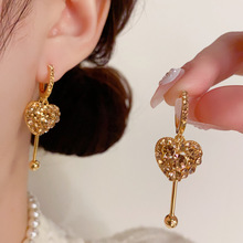 轻奢时尚复古咖色满钻爱心流苏耳坠女气质简约百搭超闪设计感耳扣