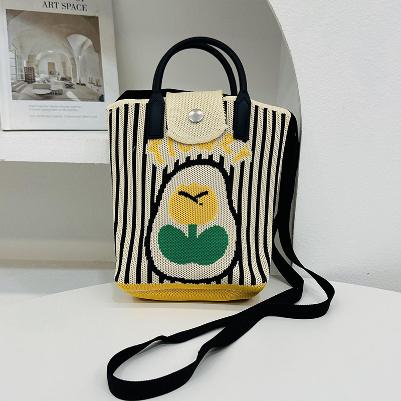 Bolso para teléfono móvil 2024 verano nuevo bolso de mensajero tejido diseño de nicho femenino fuera de la calle para jugar bolso portátil de estudiante