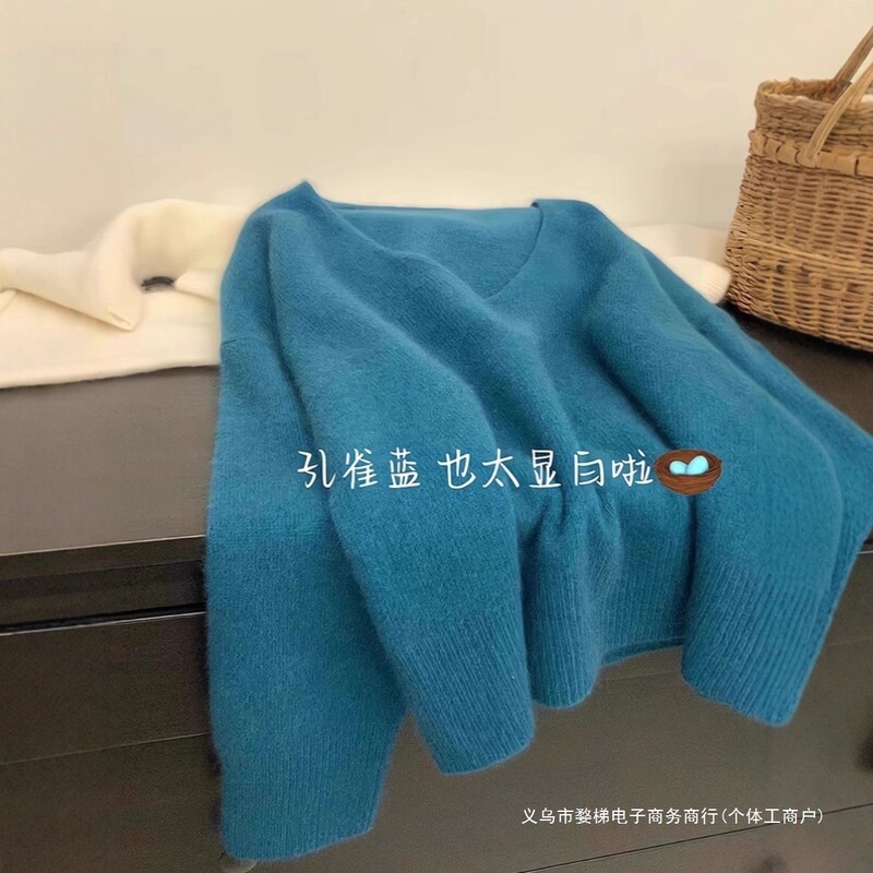 Raccoon fur blue V-neck sweater, knitted top for women, loose-fitting short style, suitable for autumn and winter, spring collection, trendy and warm