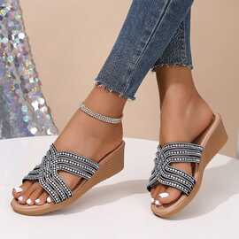 大码凉拖女2025夏季新款方头水钻坡底一脚蹬沙滩拖鞋甜美外贸批发