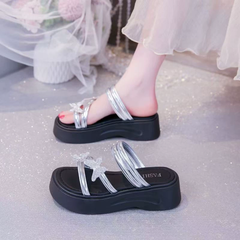 Женские летние босоножки в стиле феи с юбкой, 2025 новый стиль, с блестящими стразами и бантом, на толстой подошве, увеличивающие рост.