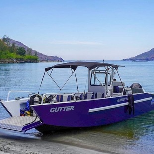 Aluminum alloy fishing boat to go to sea must be many people to take the fishing boat in tourist attractions