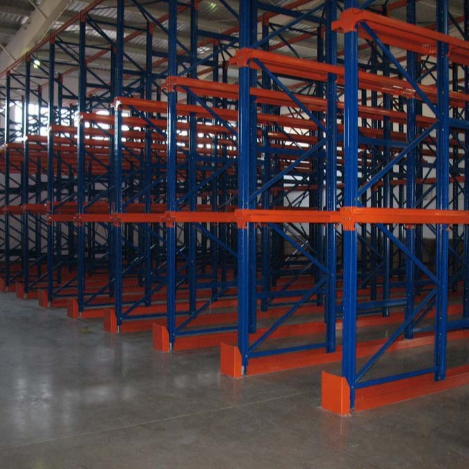 贯通式货架，焊接牢固承载强，存储密度大提高仓库使用率