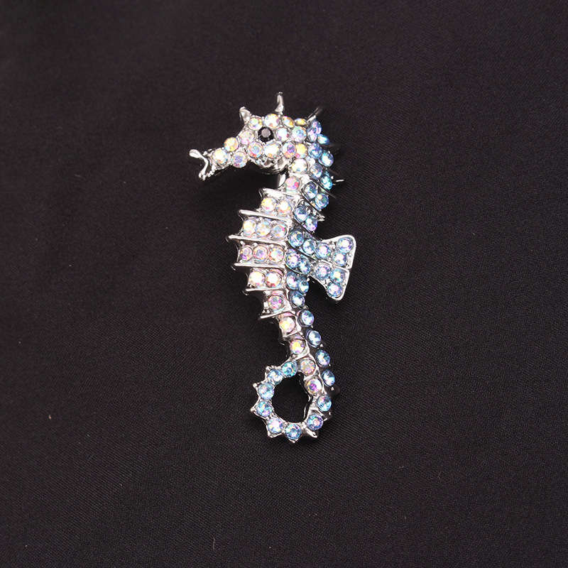 European and American Fashion Marine Animal Pins with Diamonds and Enamel Seahorse Brooches Alloy Badges Clothing Accessories Ready for Sale