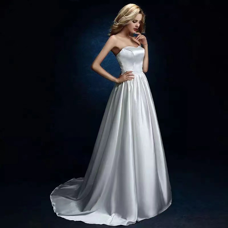 Amazon Comercio exterior sin tirantes sexy satén suave simple una línea de vestido de novia marfil vestido de novia