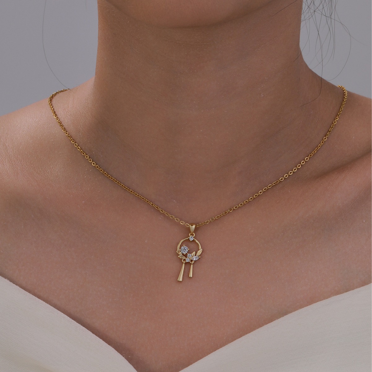 Xuping nuevo estilo de moda europea y americana collar de guirnaldas temperamento ligero de lujo aleación chapada en oro collar joyas al por mayor mujeres