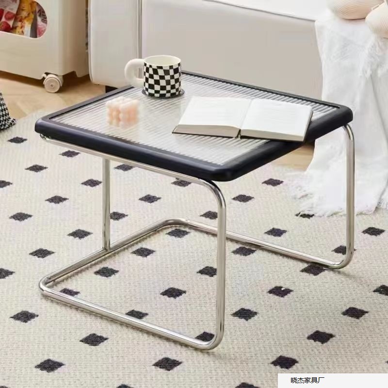 가게 주인은 Changhong Glass-Black-Large 사이드 테이블을 추천합니다.