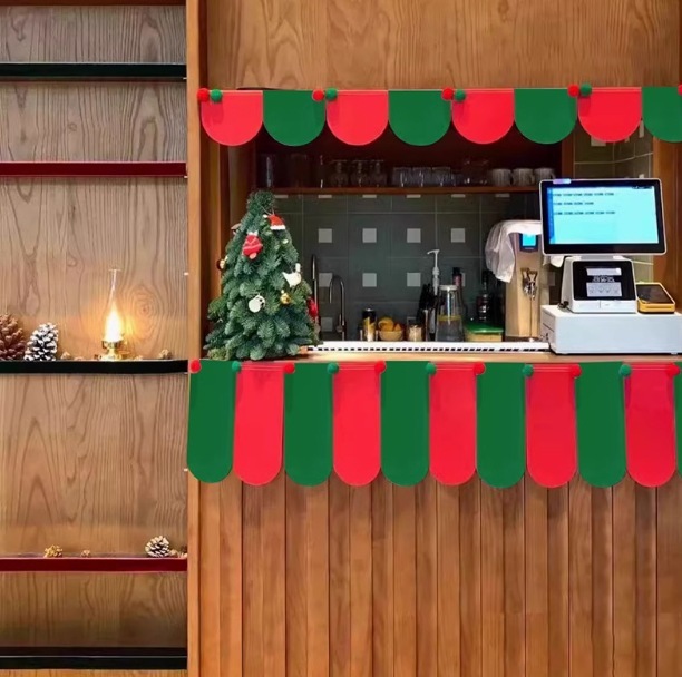 クリスマスの赤と緑の旗、ショッピングモールの店頭カーテン、窓の装飾、雰囲気のある背景、クロスボーダー限定|undefined