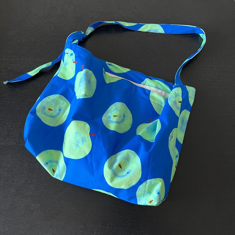 Hand-painted Graffiti Green Apple Bag French Commuter Contrast Printed Canvas Bag Thin Pure Cotton Shoulder Bag Crossbody Bag