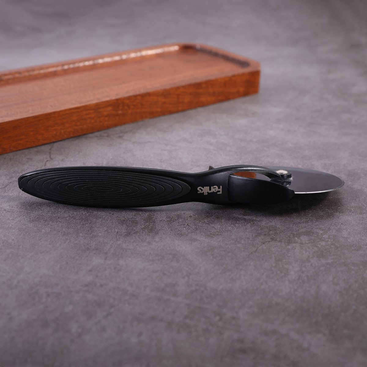 Amazon venta caliente cuchillo de pizza multifuncional retráctil multirueda cuchillo de barra de galletas cuchillo de corte de acero inoxidable de cabeza única