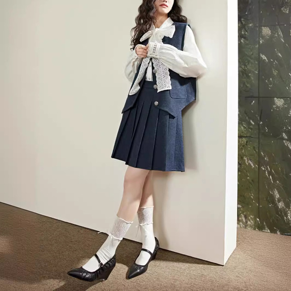 Lace spring base shirt with bow