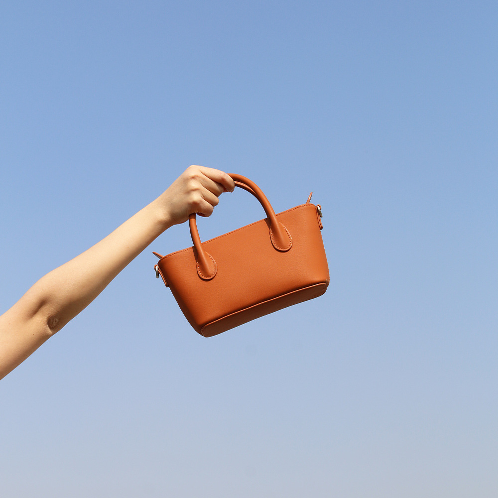 Bolso retro de gran capacidad para mujeres 2025 primavera nueva moda textura bolso de mano bolso de hombro de viaje universal