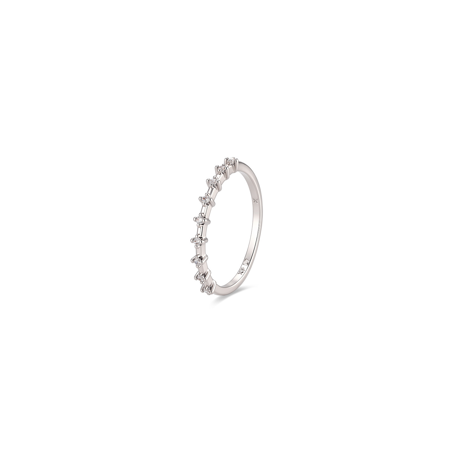 Xuping incrustado de una sola fila de zircon simple ins viento pequeño anillo de banda delgada aleación de cobre chapado blanco anillo diario al por mayor