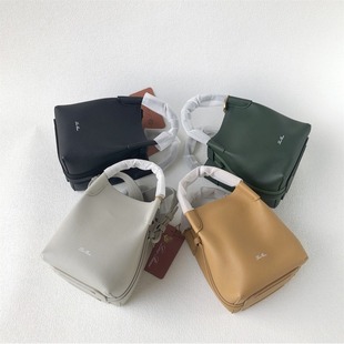 LP�Z�������¿�BaleСˮͰ��֦�yţƤ�O�����e�ٴ�˻@�������Ů