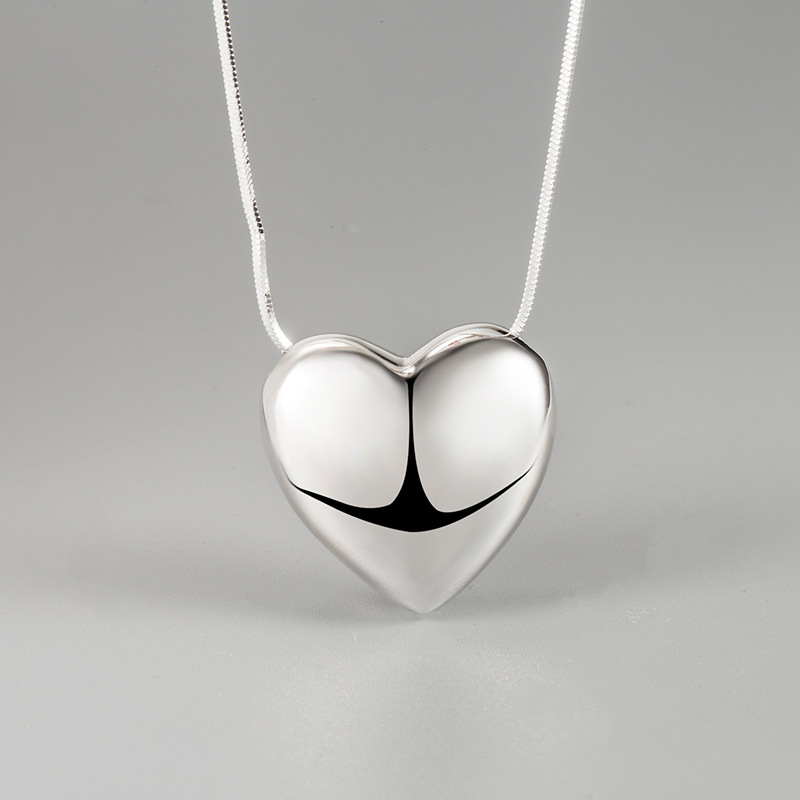 European And American 925 Sterling Silver Big Heart Necklace Fashion Clavicle Chain display picture 1