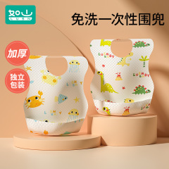 山のように乳幼児が一度に赤ちゃんを囲んでご飯を食べさせます。