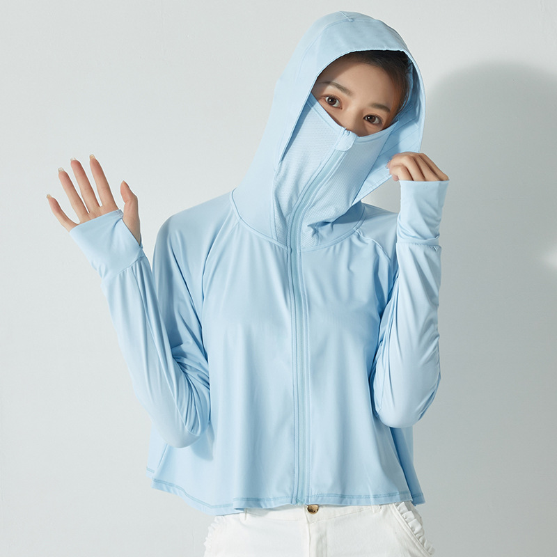 Jiao Xia es el mismo tipo de ropa de protección solar para hombres de verano helado cómodo anti-UV ropa de piel para mujeres transpirable desmontable sombrero