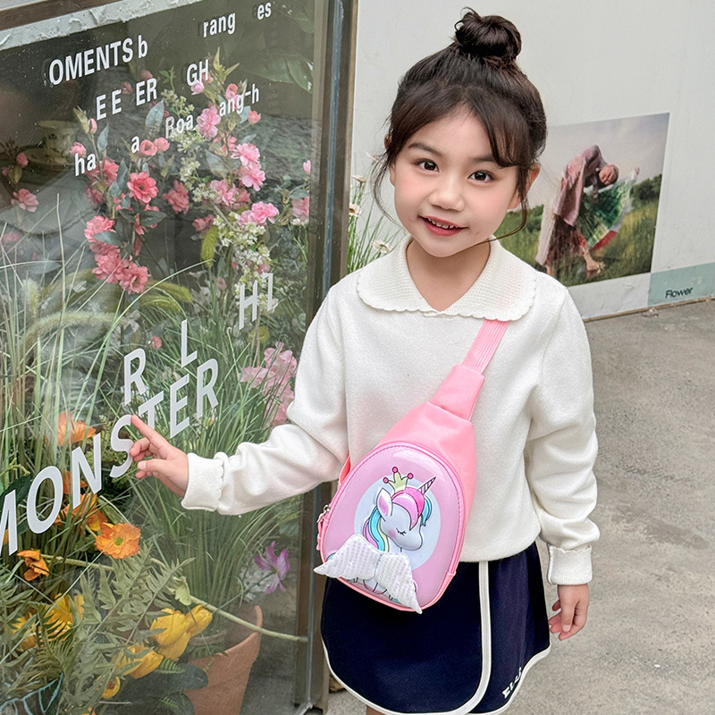 Cute y divertido bolso de pecho para niños y niñas de dibujos animados lindo caballo bolso de mensajero de bebé con cáscara de huevo ligero nuevo bolso de cambio para niños