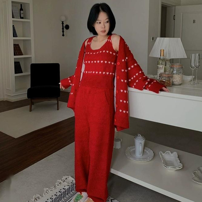 Half Velvet Plus Velvet Thickened Three-Piece Set of Heart Polka Dot Pajamas and Home Clothes Set That Can Be Worn Outside to Keep Warm and Thickened in Winter Half Velvet Plus Velvet Thickened Three-Piece Set of Heart Polka Dot Pajamas and Home Clothes Set That Can Be Worn Outside to Keep Warm and Thickened in Winter