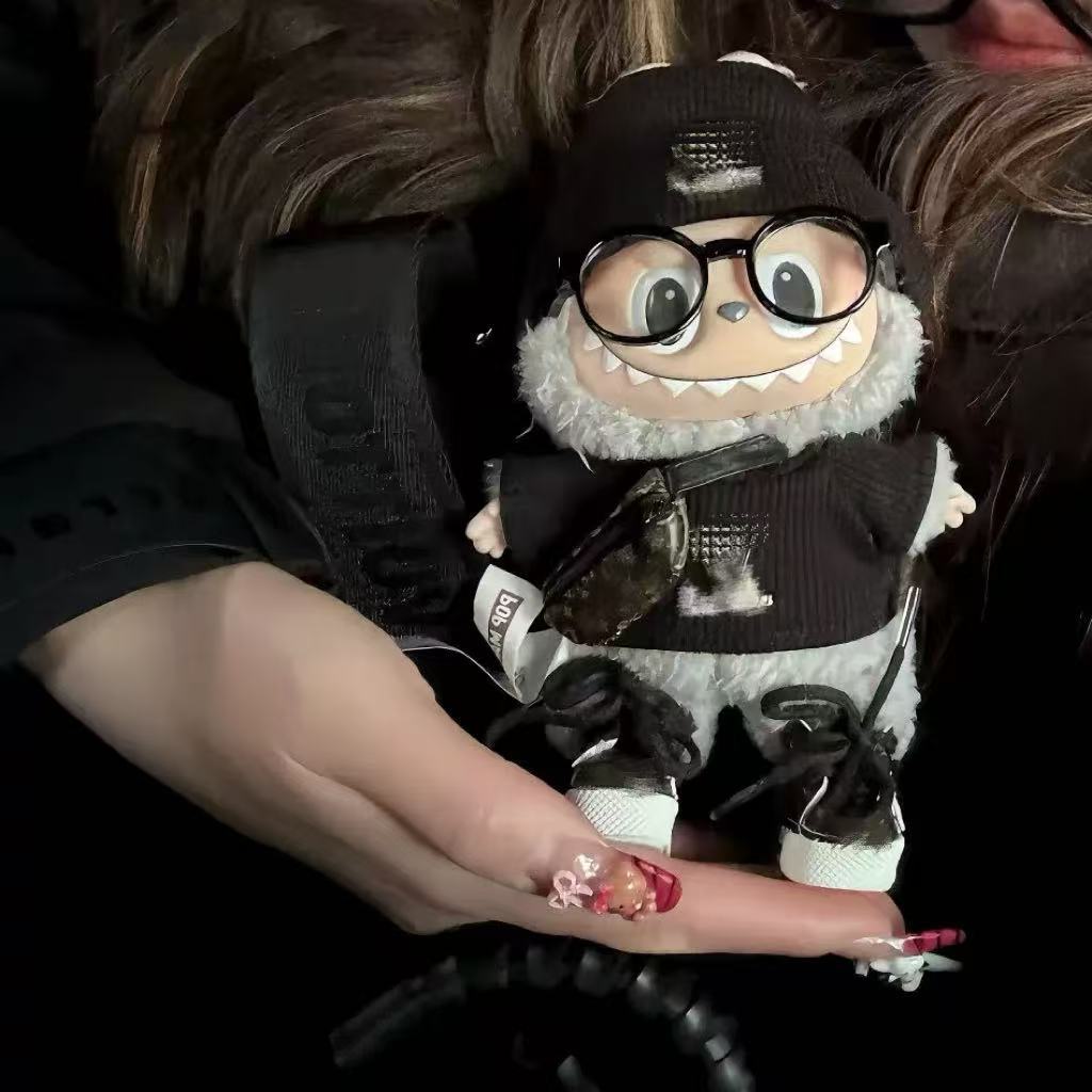 Ropa de muñeca de 17 cm, moderna y genial, adecuada para el conjunto de repuesto de la fiesta sentada de Labubu macaron, ropa de juguete a la moda, solo ropa.