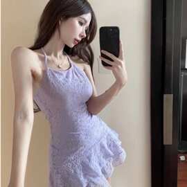 法式甜辣妹蕾丝拼接挂脖收腰显瘦女夏季A字露背吊带百褶连衣短裙
