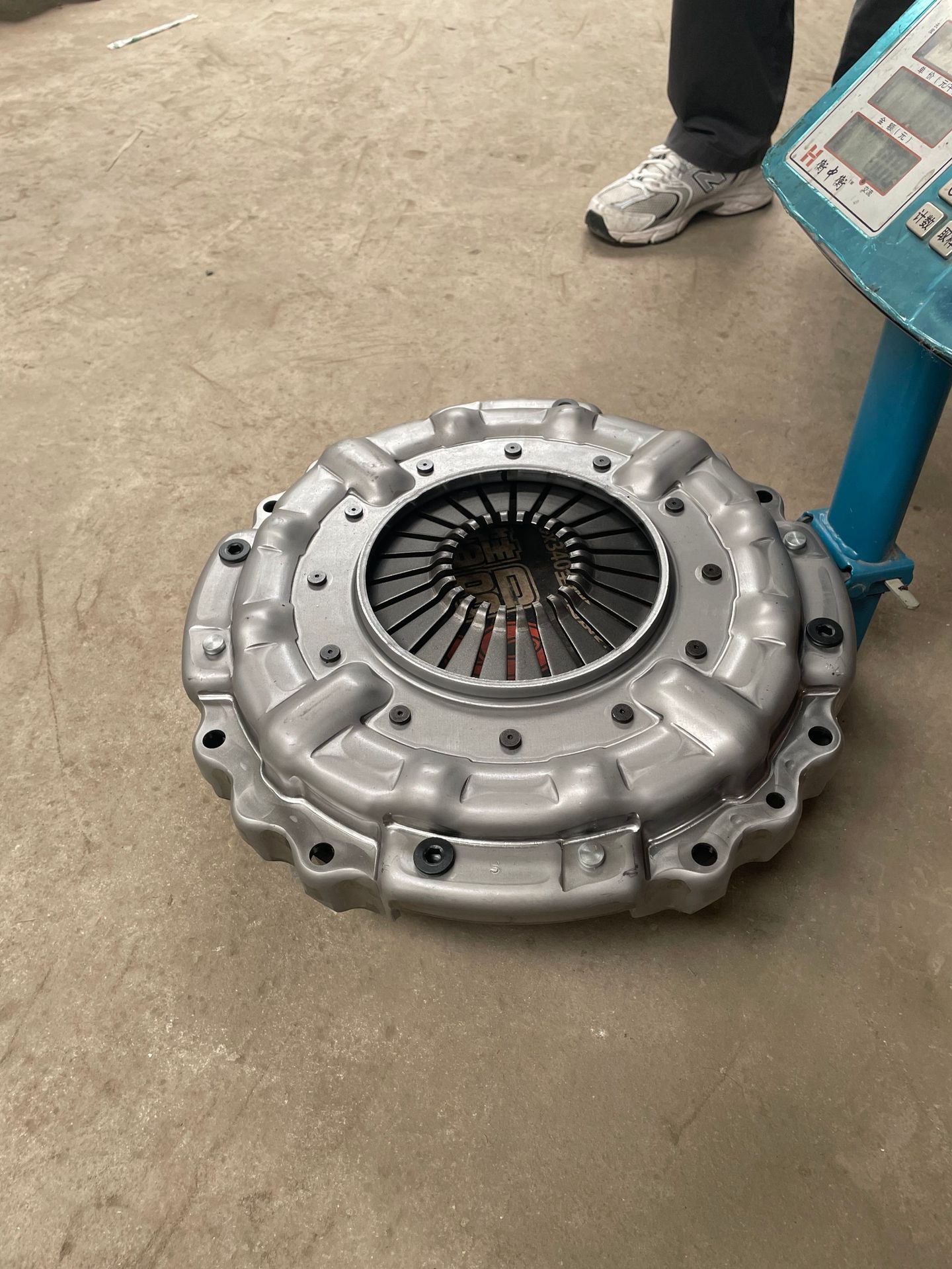 Original factory 420L clutch pressure plate, compatible with 348200464 DeLonghi F2000, Weichai WP10, and Cummins