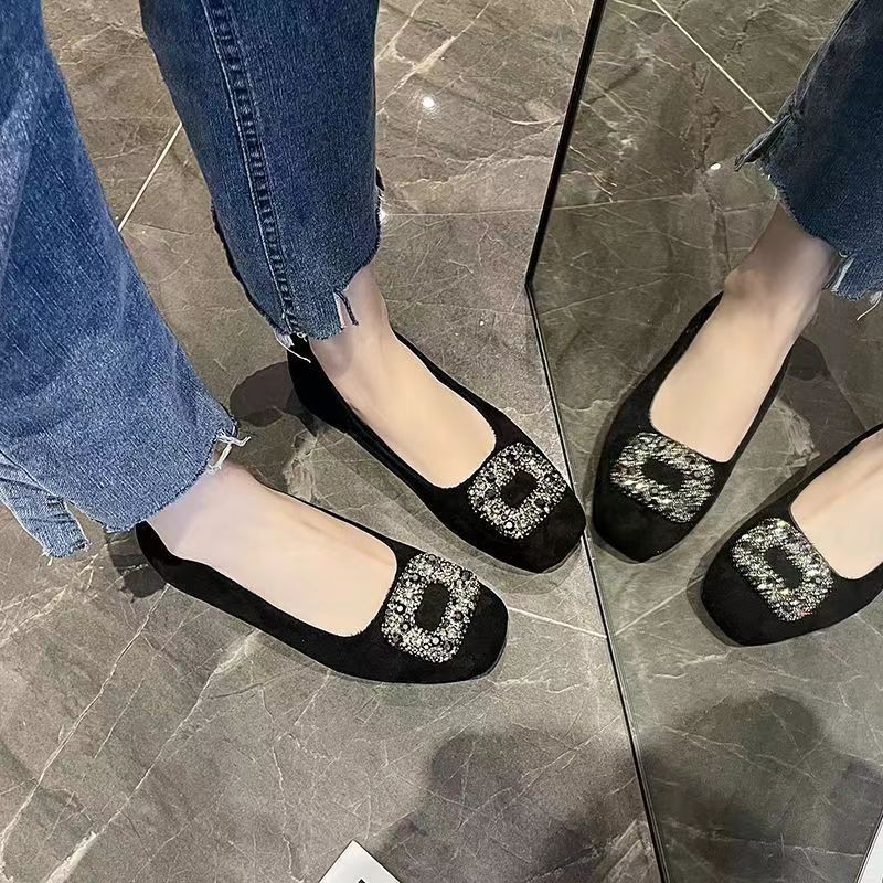 2026 cuatro temporadas nuevas zapatos de trabajo de estilo universal retro zapatos de mujer de tacón bajo zapatos de viaje de tacón grueso suave zapatos de hebilla cuadrada
