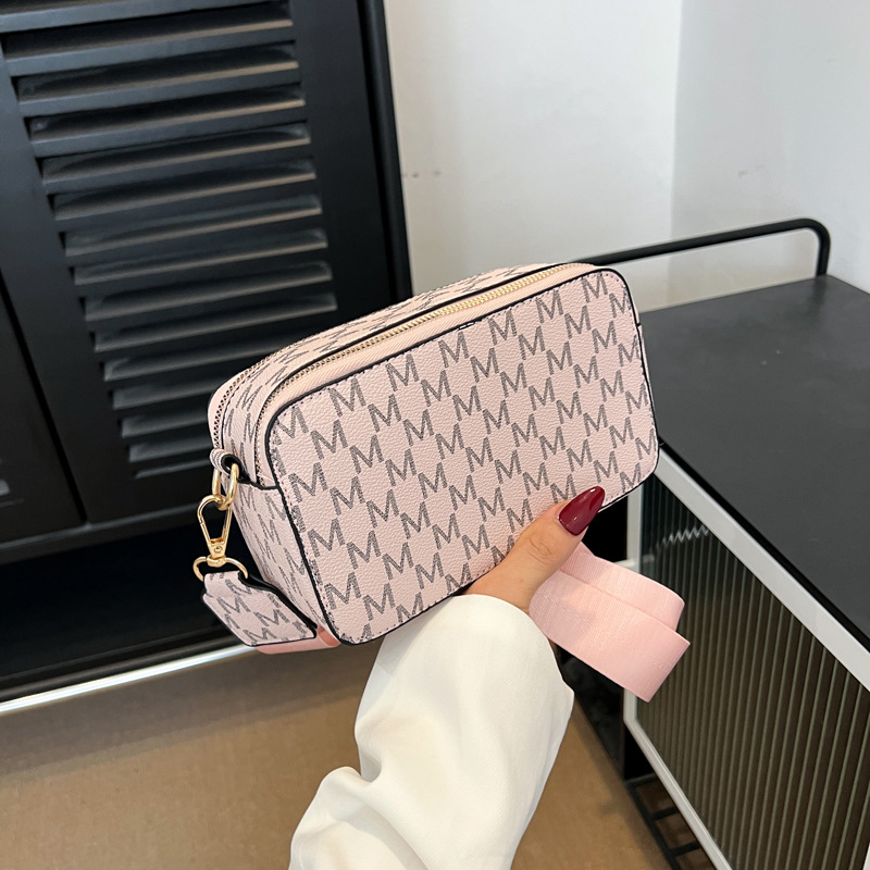 Bolso cuadrado pequeño de comercio exterior transfronterizo Bolso femenino de todo fósforo con estampado retro Bolso de cámara de moda Bolso bandolera ancho de moda
