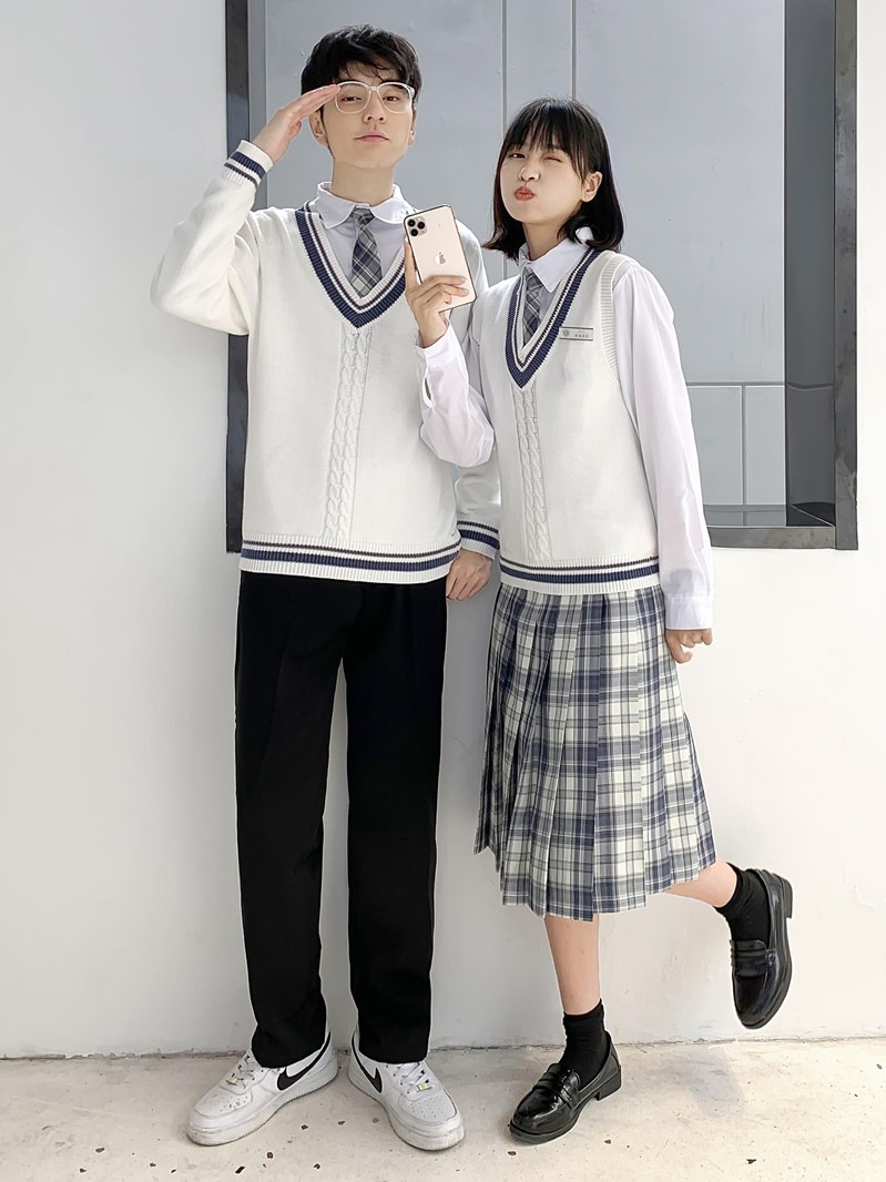 男白衬衫长袖+温柔一刀马甲+黑色裤子+一刀领带