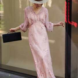 26春夏新款优雅甜美真丝乔其印花V领灯笼袖连衣裙11