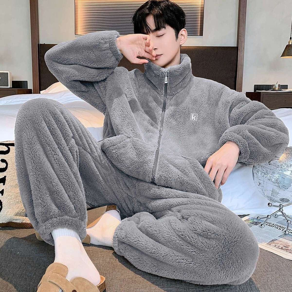 Pijama de hombre coreano invierno nuevo estilo de franela casual más terciopelo engrosado letra simple K coral terciopelo ropa para el hogar