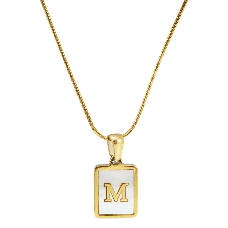 Cruz-frontera Cadena de hueso de serpiente de acero inoxidable 26 carta collar femenino europeo y americano 18K oro cuadrado Concha letra capital colgante ins