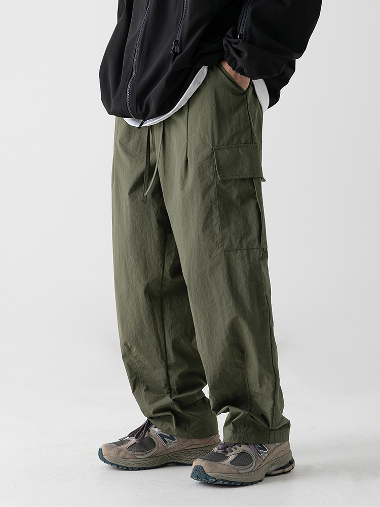 Textura ligeramente arrugada, pantalones de herramientas funcionales antisalpicaduras, estilo de primavera para hombres, pantalones casuales con cordón plisado suelto al aire libre japonés