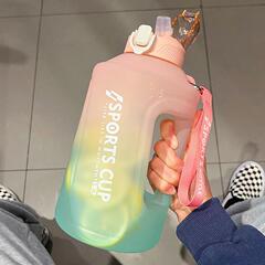ネット赤トントンバレル超大容量プラスチックカップ運動フィットネス砂水筒グラデーション色携帯夏カップ
