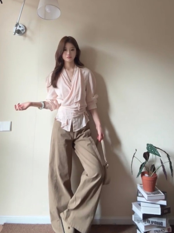 慵懒风粉色交叉绑带设计感衬衫女秋季收腰气质法式不规则长袖上衣|undefined